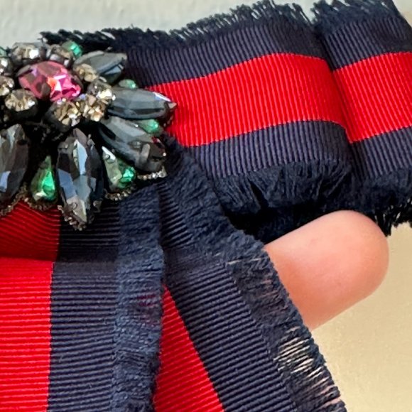 Gucci Bow Brooch in Red and Blue new in box - Picture 2 of 10